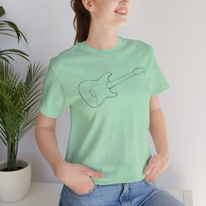 T-shirt met minimalistische lijntekeningen elektrische gitaar | Stratocaster-shirt met print afbeelding 12