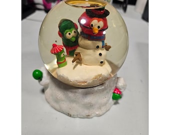 vintage Big Idea VeggieTales-sneeuwbol uit 1999 met Bob de Tomaat als sneeuwpop