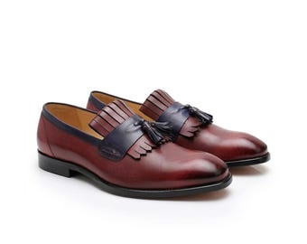 Burgundowe mokasyny Kiltie Tassel Loafer męskie | Dwukolorowe, granatowe, wsuwane buty z frędzlami | Prezent na wesele