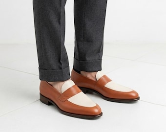 Herr Penny Loafers i brunt och krämfärgat läder | Handgjorda slip-on skor för fest och bröllop | Present till honom