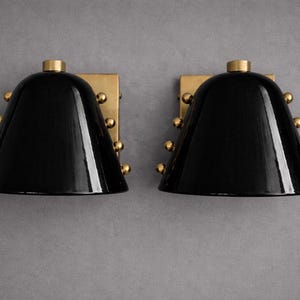 Schwarzes Wandleuchten-Set, Mid Century Modern Beleuchtung, Messingkegel Wandleuchten Paar, Retro Wandleuchte, Beleuchtung im Vintage Stil