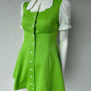Vintage 60-70-tals Mod miniklänning, limegrön prickig babydollklänning, Peter Pan-krage, puffärmad A-linjeformad retroklänning, XS