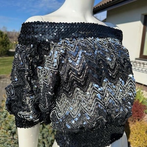 Top vintage con paillettes e spalle scoperte, nero e argento / Camicetta da festa anni '80 / Top da sera elasticizzato / Outfit glamour per festival, taglie S e M