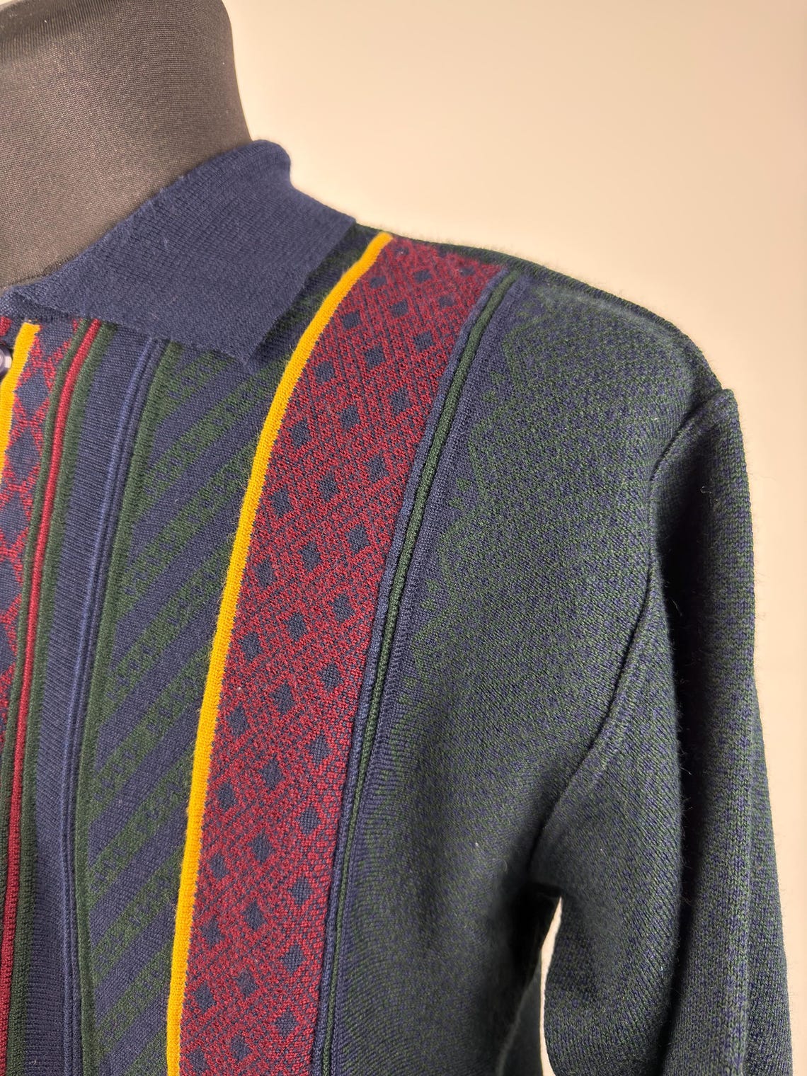 Vintage Coogi Style Knit Polo Sweater: 90s Textured Wool Blend Pullover (Size M), foto 3 de 5