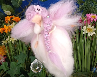 Fée en feutrine Waldorf fait main, attrape soleil, cadeau original poupée naturelle miniature, décoration