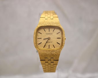 Zegarek vintage Tissot w kolorze złotym z teksturowaną tarczą, zintegrowaną bransoletą, szwajcarskim kwarcem