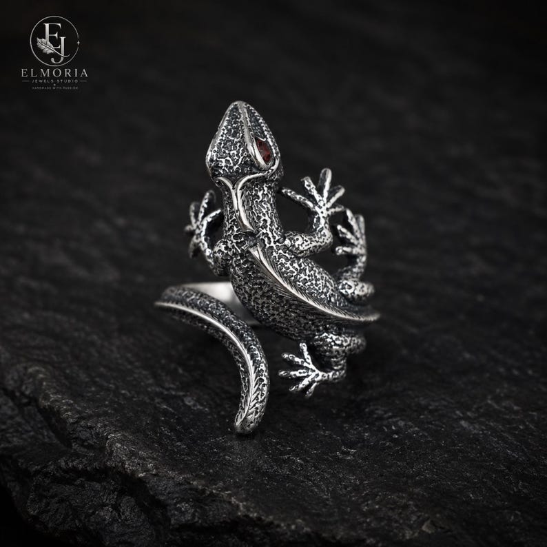 Side profile of an adjustable lizard ring crafted from 925 sterling silver. Detailed wrap-around gecko design creates a bold gothic statement while providing a comfortable and versatile fit.