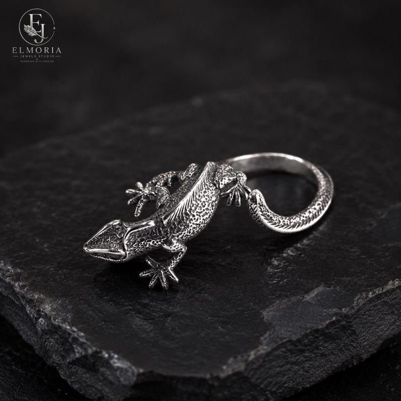 Sterling silver gecko ring with detailed 3D sculptural design and red gemstone-style eyes. Gothic punk jewelry inspired by wildlife and nature, ideal for men and women who love alternative fashion.