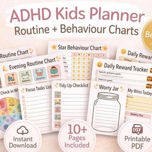 Op de afbeelding: Een witte keramische mok met een zwart handvat en de tekst "But First, Coffee" in een handschriftstijl. De mok staat op een wit oppervlak. De mok is 10 cm hoog.