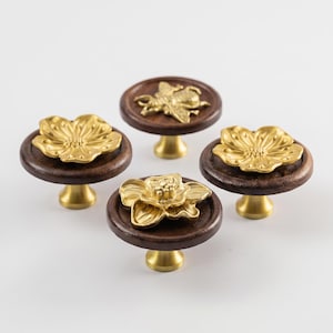 Walnut Flower Bee Cabinet Knob, Brass Drawer Pull, Wood Round Dresser Handle, Vintage Floral Kitchen Cabinet Hardware Decor
