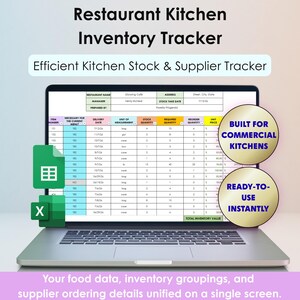 以下が含まれることがあります： ノートパソコンの画面に表示されたRestaurant Kitchen Inventory Trackerスプレッドシート。商品番号、納品日、在庫数、単価の列がある。Built for Commercial KitchensとReady-to-Use Instantlyと書かれた2つの金色の円形バッジが表示されている。