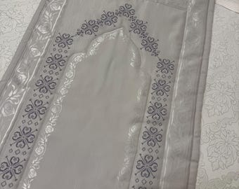 Alfombra de oración hecha a mano con punto de cruz