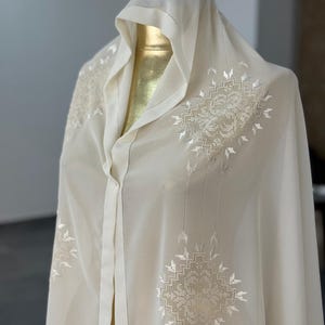 Chal de novia de gasa estilo Antep hecho a mano con bordado tradicional turco.