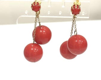 Pendientes colgantes de clip con bola de lucita roja vintage MCM MOD Retro de 2"