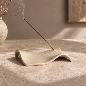 Wabi Sabi Räucherstäbchenhalter aus Keramik, handgefertigtes skulpturales Tablett, minimalistisches Zen-Dekor