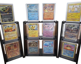 Hochwertiger, mehrstufiger Sammelkartenständer – Passend für Standardkarten in Toploadern – Pokémon, Yu-Gi-Oh!, Magic: The Gathering, One Piece