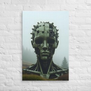 Puede incluir: Impresión en lienzo de una cabeza y cuello robóticos en tonos verdes, con detalles intrincados. La obra presenta un rostro humanoide integrado con elementos robóticos, sobre un fondo exterior brumoso con árboles y hierba. La imagen tiene una cualidad futurista y surrealista.