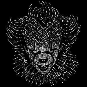 Puede incluir: Un diseño gráfico creado con pedrería blanca sobre un fondo negro, que representa el rostro de un payaso con una frente prominente, cabello ancho y una expresión siniestra. La imagen está compuesta totalmente por puntos circulares.