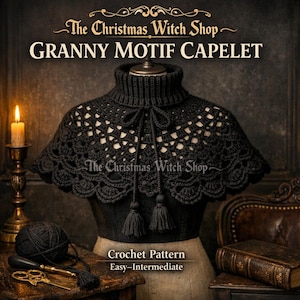 Puede incluir: Un capulet Granny Motif negro, tejido a ganchillo con un cuello alto y calados decorativos. El capulet tiene un cierre de lazo con borlas y se muestra en un maniquí. El texto "The Christmas Witch Shop" y "Crochet Pattern" son visibles.