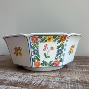 Vintage Taste Setter by Sigma Romance Floral Serving Bowl, Gail Levites Japanese Porcelain Scalloped Bowl Chintz Grandmillennial Table Decor