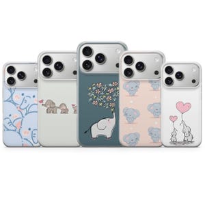 Könnte beinhalten: Fünf Handyhüllen mit verschiedenen Designs. Eine Hülle hat einen blauen Hintergrund mit rosa und weißen Elefanten-Silhouetten. Eine andere zeigt eine Elefantenfamilie. Eine dritte hat einen Elefanten, der Blumen bläst. Die vierte hat sich wiederholende graue Elefanten. Die letzte hat Elefanten, die Ballons halten.
