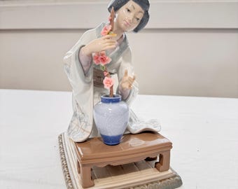 Lladro Geisha Girl #4840