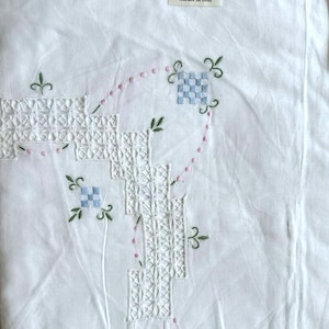 NEW Vintage Hand Embroidered Floral Tablecloth – White Cotton – Cottage Core Dining – 68x86 Rectangular