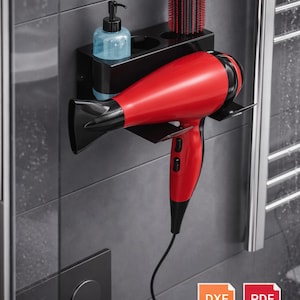 Puede incluir: Un conjunto de tres jarrones de cerámica de diferentes alturas y formas. Los jarrones están esmaltados en un acabado blanco mate, ofreciendo una estética minimalista. El jarrón más alto mide aproximadamente 25 cm de altura.