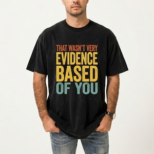 Camiseta Comfort Colors® con el mensaje "Eso no estuvo muy basado en la evidencia de tu parte", camiseta divertida de ciencia, regalo para terapeutas, humor para nerds de datos, camiseta para estudiantes de psicología.