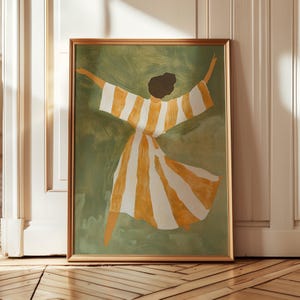 Op de afbeelding: Een ingelijste kunstdruk met een figuur in een gestreepte jurk met gele en witte verticale strepen, armen uitgestrekt. De achtergrond is een gedempt groen, de lijst goudkleurig. Het kunstwerk roept beweging en vreugde op.