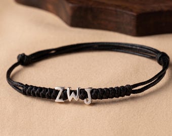 Pulsera de plata de ley con inicial en hilo rojo, hecha a mano con dije de letra personalizada trenzada, joyería de protección, regalo minimalista, Pure Knot Gallery