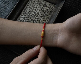 Handgjort för män och kvinnor Rött strängat buddhistiskt lyckoknutarmband, andlig talisman Gåva till bebis