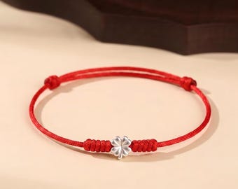 Pulsera hecha a mano de hilo rojo con trébol de cuatro hojas plateado, joyería de cordón trenzado para la suerte y la protección, pulsera minimalista, regalo para mujer.