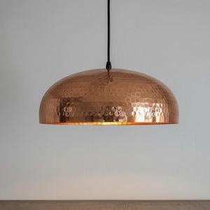 Lámpara colgante de cúpula de cobre martillado, lámpara colgante moderna para isla de cocina, luminaria de techo rústica de metal, iluminación ambiental cálida.