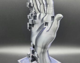 Escultura de mano en descomposición digital - Impresión 3D de arte glitch plateado metálico