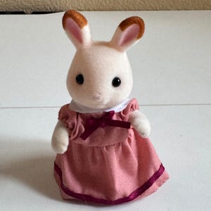 Calico Critters Schokoladenhasenmädchen Freya Figur Rosa Kleid Sylvanian Families