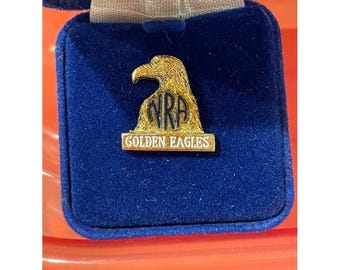 Vintage NRA Golden Eagles geëmailleerde goudkleurige herdenkingsmunt reversspeld vitrine