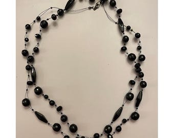Collar Cookie Lee para mujer, talla única, negro, excelente, con múltiples hebras facetadas y cuentas en capas.