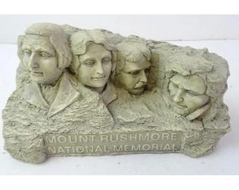 Réplica de la estatua del Monumento Nacional del Monte Rushmore, escultura de presidentes estadounidenses antiguos