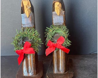 Figuritas de monjes frailes de madera, color marrón, excelente arte popular navideño, corona desmontable.