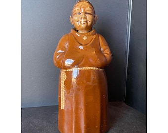 Decantador de cerámica estilo Cortenford con figura de monje. Excelente figura de cerámica de Fray Tuck.