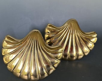 Vintage massief messing gordijnbinders in schelpvorm, gordijnhouders, set van twee.