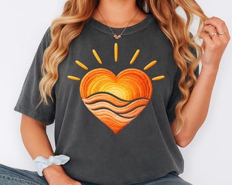 Chemise coeur coucher de soleil Comfort Colors®, t-shirt vague côtière, t-shirt de plage d'été, t-shirt océan bohème, t-shirt soleil rétro, t-shirt ambiance vacances, t-shirt amoureux de la mer