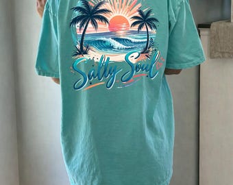 Camiseta Salty Soul Comfort Colors Verano Playa Atardecer Océano Palmeras Retro Vintage Gráfico Camiseta Vacaciones Costeras Vacaciones Unisex Regalo Conjunto Moderno