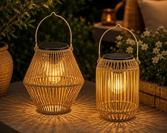 Lanterna solare in rattan in stile boho – Luce LED impermeabile per esterni, ideale per giardino, terrazzo e patio.