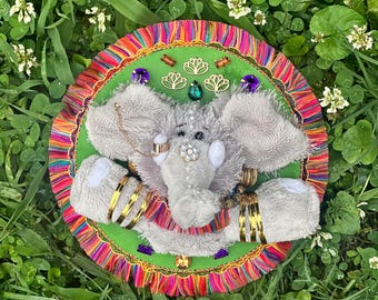 Jayani (JAH-yah-nee) ~Handgjord plysch-taxidermi