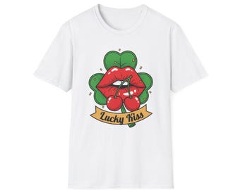 Lucky Kiss Lippen mit Kirschen T-Shirt | Kleeblatt Tattoo Style Design