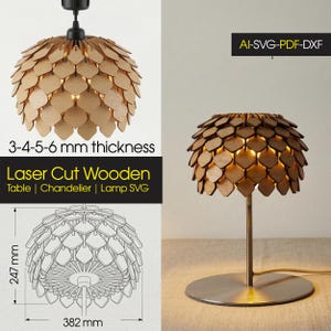 Puede incluir: Un diseño de lámpara y lámpara de araña de madera. Las lámparas están hechas de piezas de madera cortadas con láser, con un grosor de 3-4-5-6 mm. La lámpara de mesa tiene un diámetro de base de 38,2 cm y una altura de 24,7 cm. El texto dice "Laser Cut Wooden Table | Chandelier | Lamp SVG".