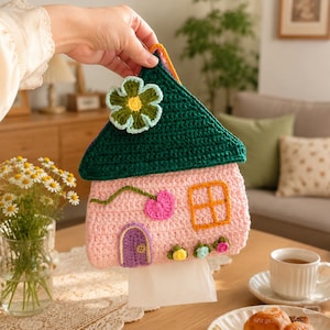 Copri scatola per fazzoletti fatto a mano in stile cottagecore, decorazione a forma di casa dei sogni all'uncinetto, supporto per schienale auto a 3 vie, regalo personalizzato per l'inaugurazione della casa a tema fate.