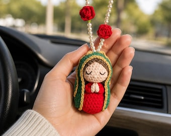 Pingente de crochê de Nossa Senhora de Guadalupe para carro com mensagem personalizada, amuleto de proteção personalizado, decoração artesanal da Virgem Maria para carro, presente para boa viagem